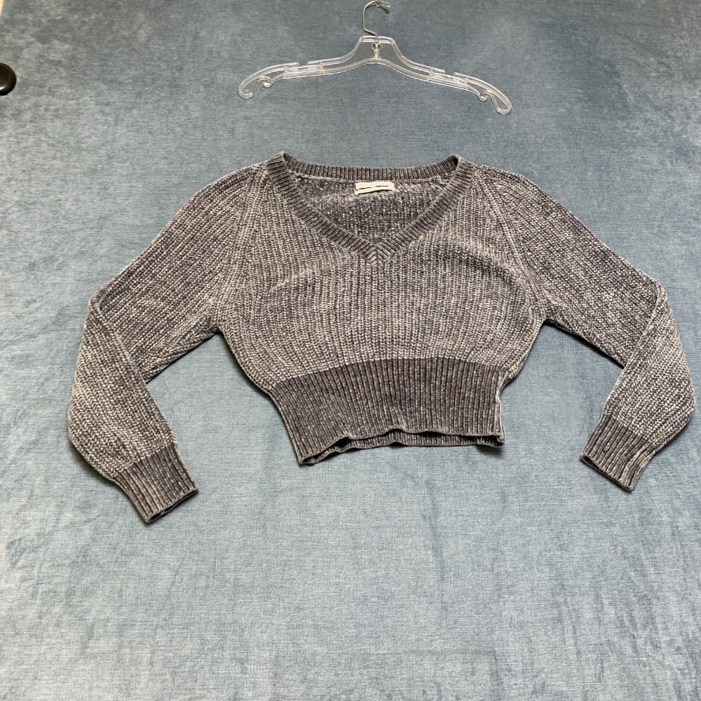 Urban Outfitters Cropped Sweater Womens XS Gray Winter Cozy V Neck Ribbed Hem
